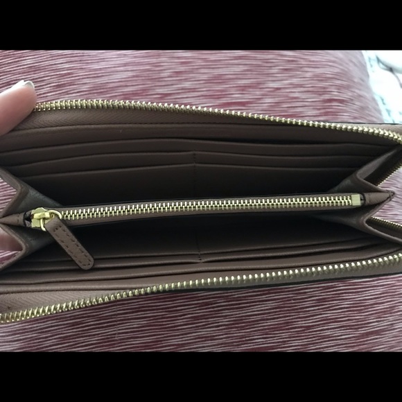 Michael Kors Wallet - Picture 5 of 6